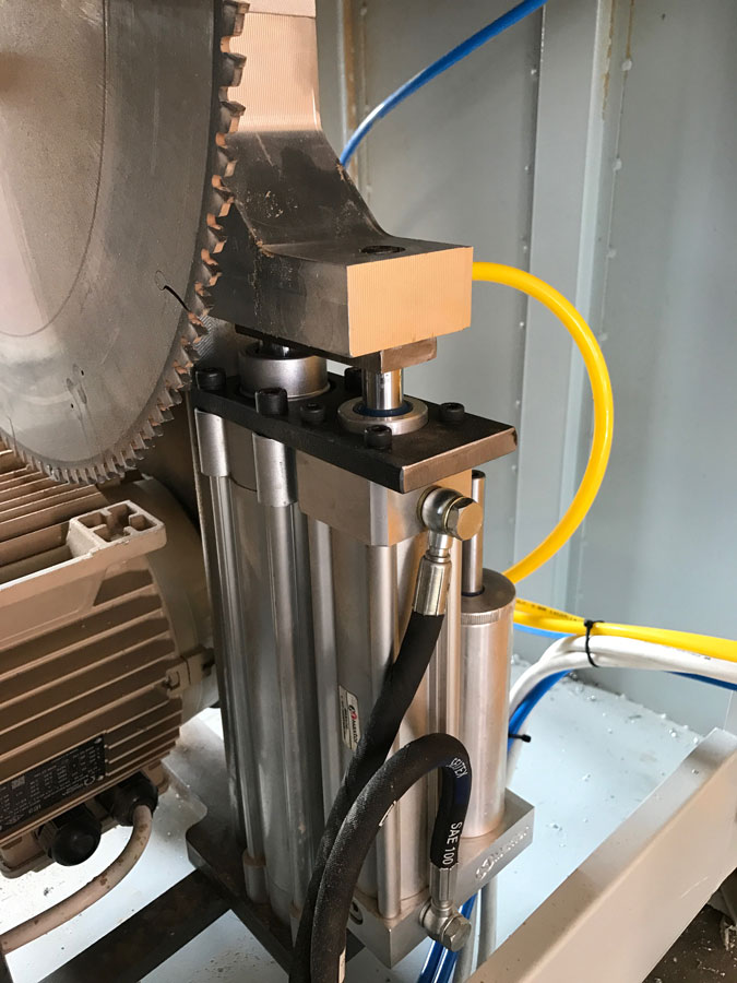 HydroPneumatic Cutting Feed + Coolant